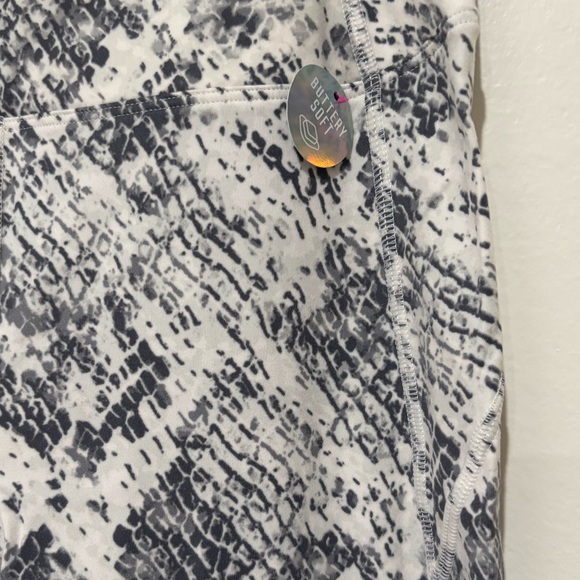 Pink Victoria’s Secret brand new leggings size medium - Picture 2 of 7